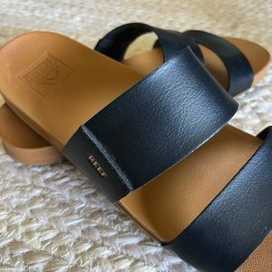 REEF Black sandals